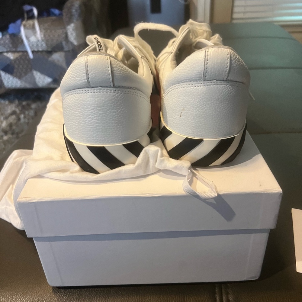 Off-white - Picture 6 of 6